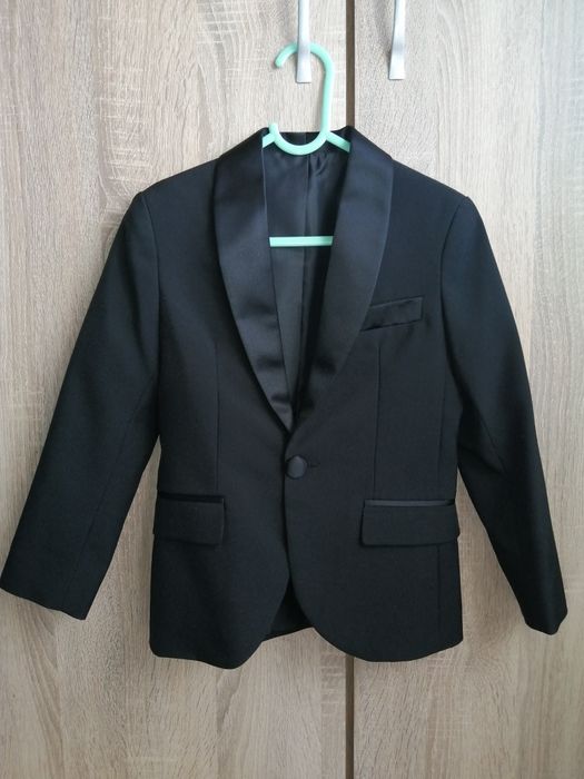 Официално сако за момче и папионка