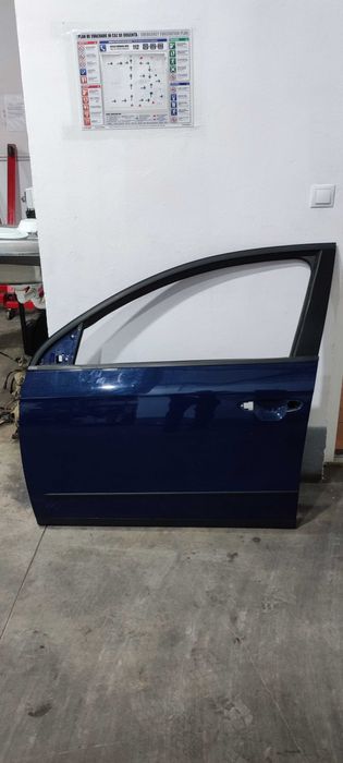 Usa stanga fata volkswagen vw passat B6 break an 2009 cod culoare LA6E