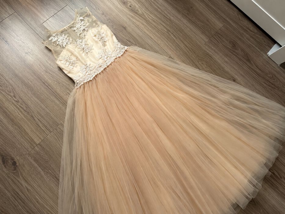 Rochie tull si dantela