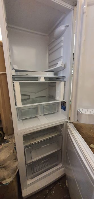 Продаю 2 холодильника Индезит SB185