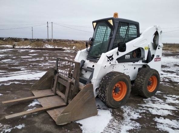 Аренда ( Услуга) минипогрузчика BOBCAT S250 и XCMG SR760K.