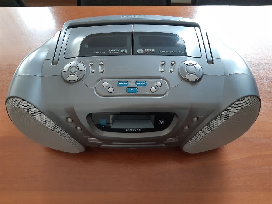 Магнитофон, бумбокс, радио самсунг.