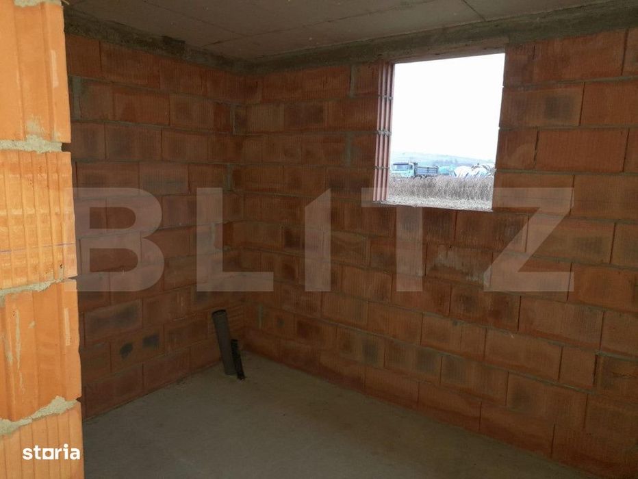 Casa individuala,180mp, 5000 mp teren plus Hala 550mp.CEPARI