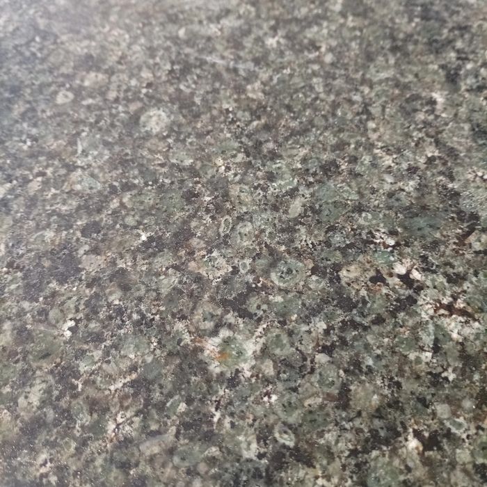 Granit toshlarimiz oʻziz hoxlagan razmirda kesib faska ochib beramiz