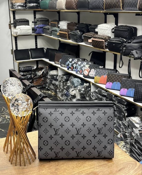 Мъжка чанта / Мъжки чанти Louis vuitton / Hugo /  портмонета / несесер