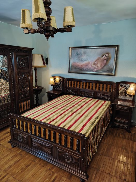 Mobilier dormitor, set format din dulap pat și noptiere