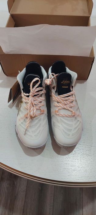 Продаю кроссовки ASICS METARISE