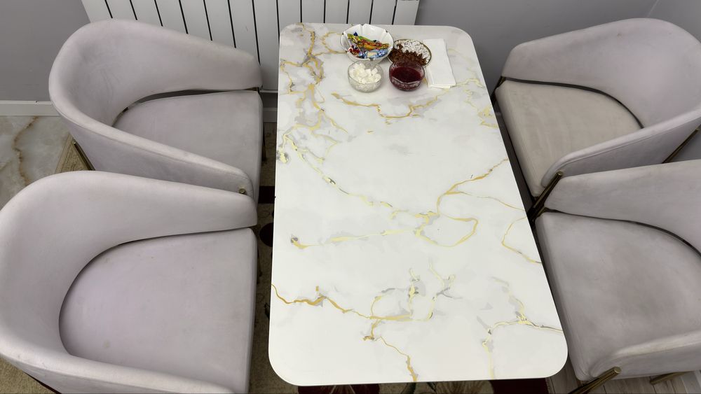 Стол со стульями