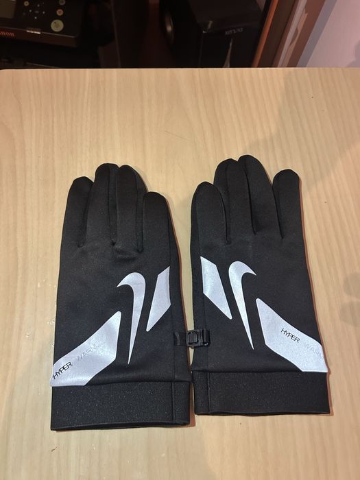 Футболный перчатки