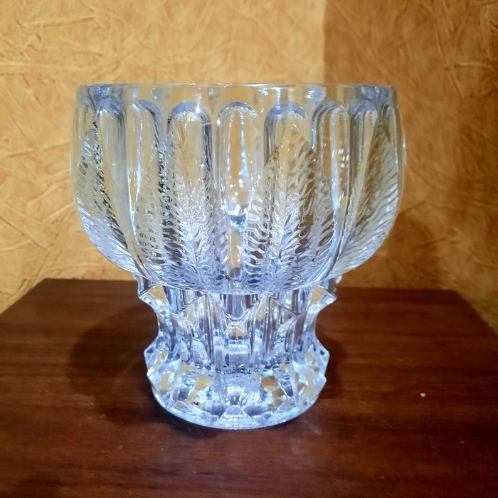 Коллекционные  вазы из серии "Шипы и листья" , "Kvet" Богемия Чех