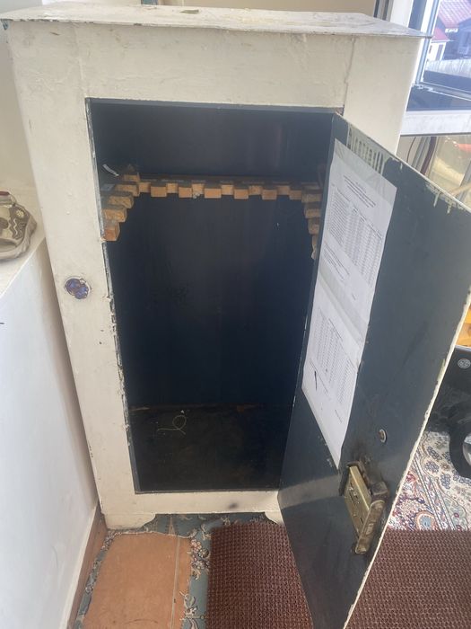 Сейф металлический