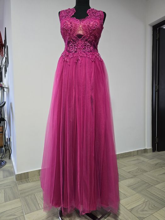 Rochie banchet din dantela brodata, matase si tull, roz zmeura