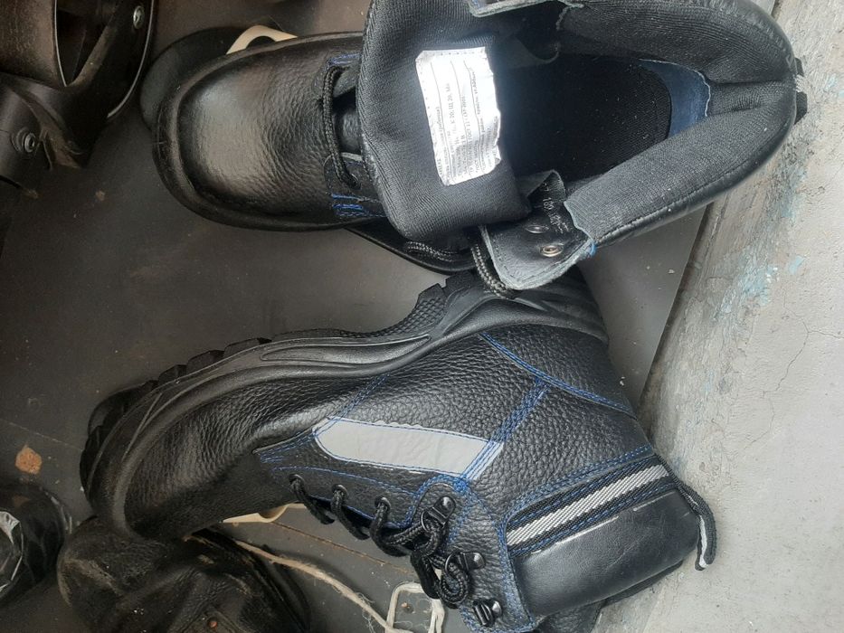 Продам спец обувь осень лето  43 размер