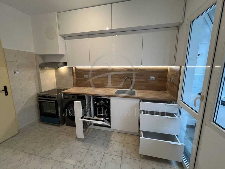 Продава се Тристаен апартамент в Пловдив, Кючук Париж - 87 кв.м за 2009 €/кв.м - Снимка #4