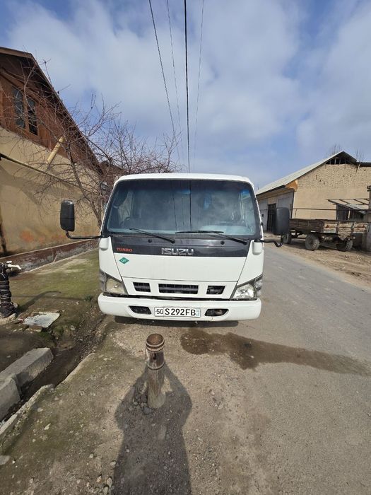 Isuzu sotiladi 2007 yil narhi 25000$ kelishamiz