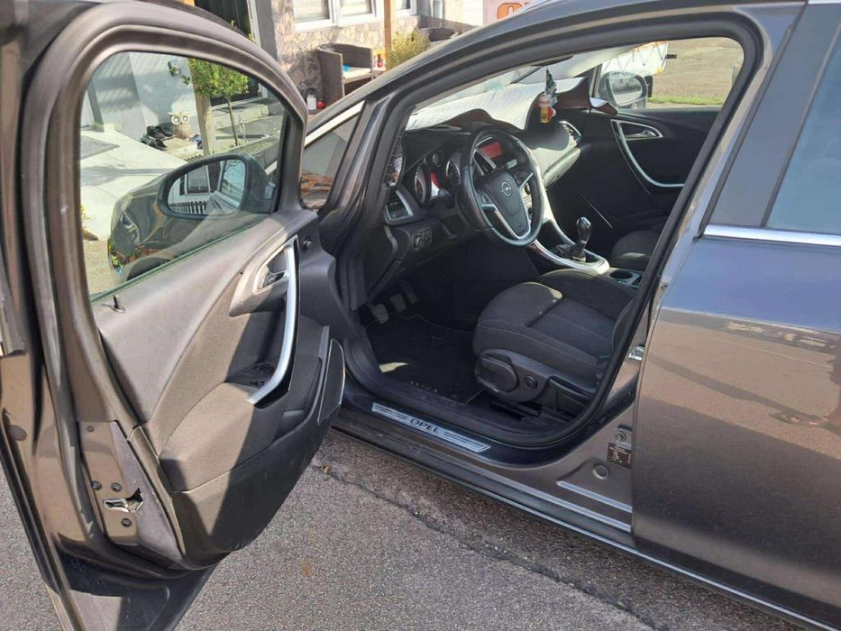 Vând Opel Astra J !