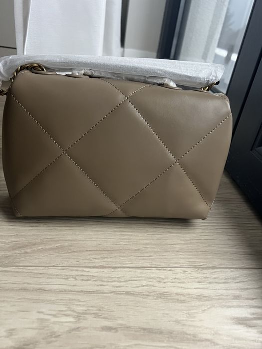 Geanta Tory Burch Kira Chevron bej