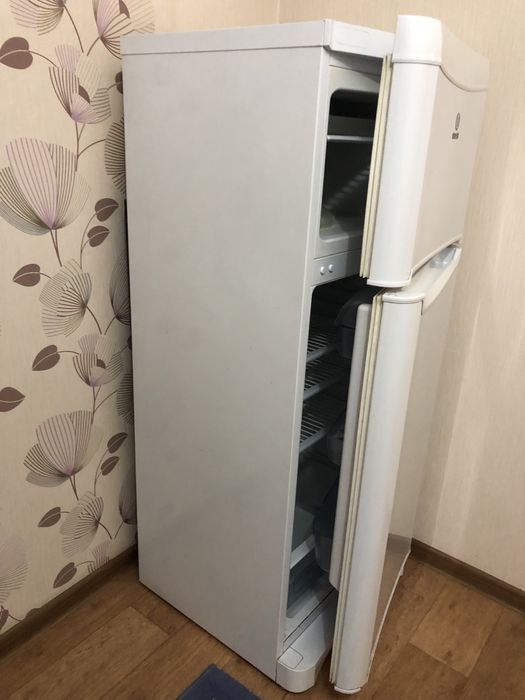 Продам холодильник Индезит