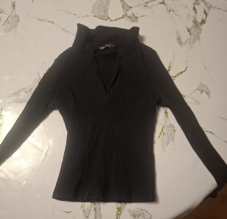 Продам обтягивающую кофту