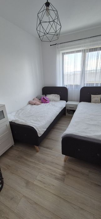 Pat, 2 bucati cu somiere si saltele.stare foarte bun, luate acum un an