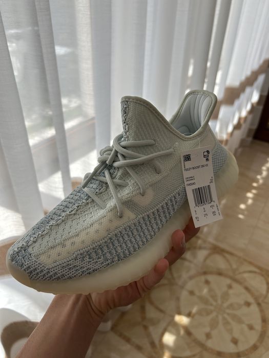 Yeezy Boost 350 V2