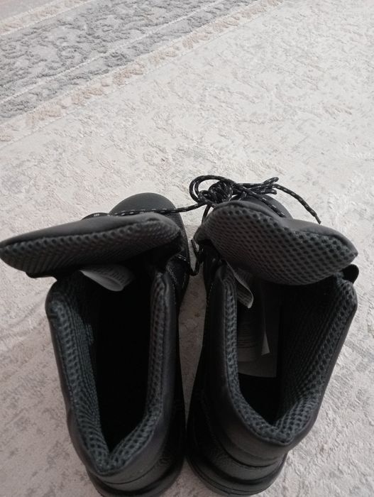 Продам ботинки размер 41