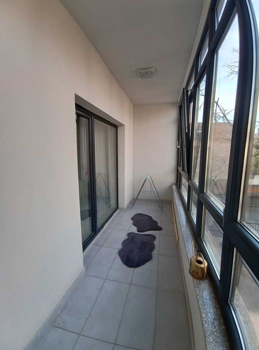 Ofer spre inchiriere apartament cu 3 camere decomandate, in centru, in complex rezidential