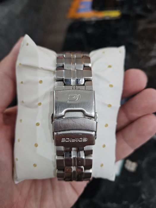 Часовник casio edifice