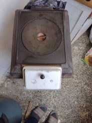 Отоплителна печка на дърва и въглища.