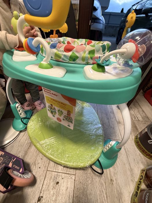 Jumper bebe cu centru de activitati