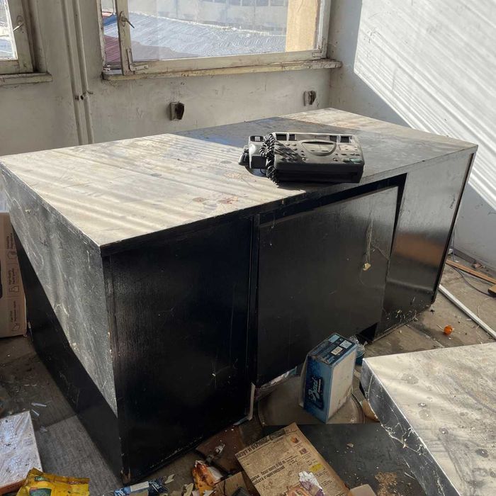 Мебели Соц – гардероби, секции, маси – запазени