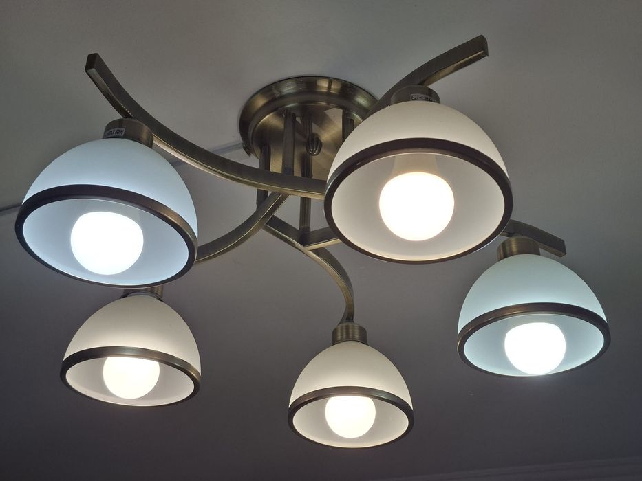 Люстра еки дана сатылады