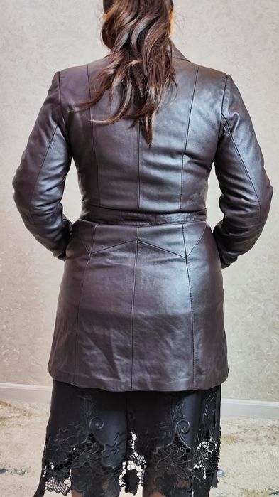 Кожаная куртка сотилади