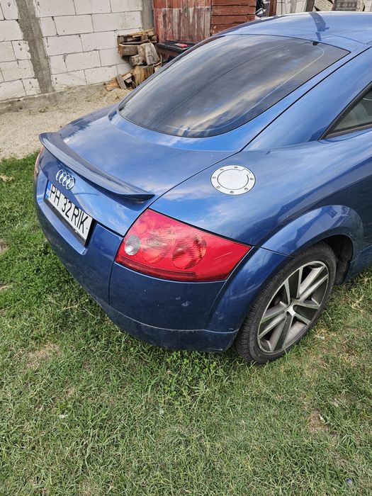 Vând audi tt an 99