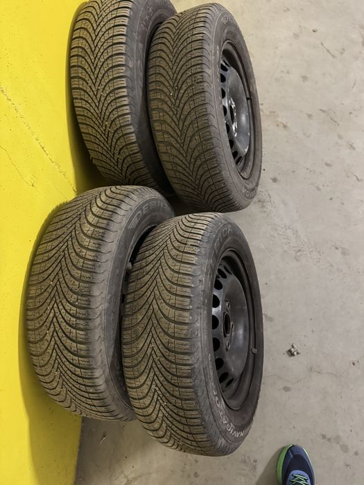 195/65/15 cauciucuri cu tot cu jante +capace VW