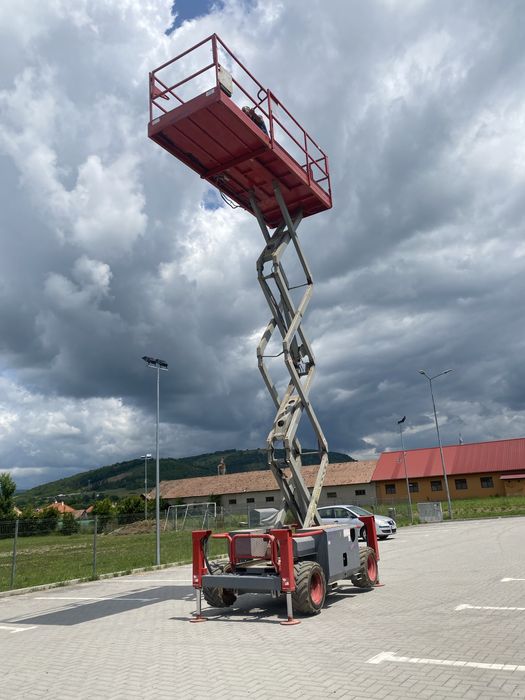 De vanzare sau da inchiriat nacela 4x4 diesel .