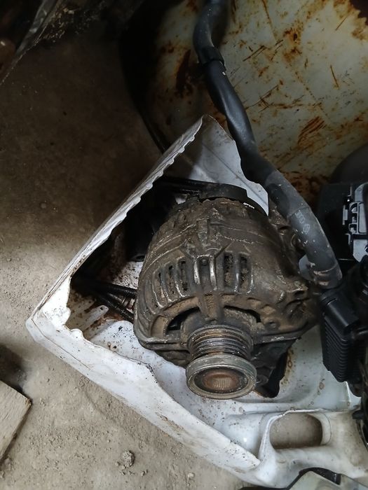 Продам генератор мотора на Поло