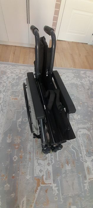 Срочно продам инвалидную коляску