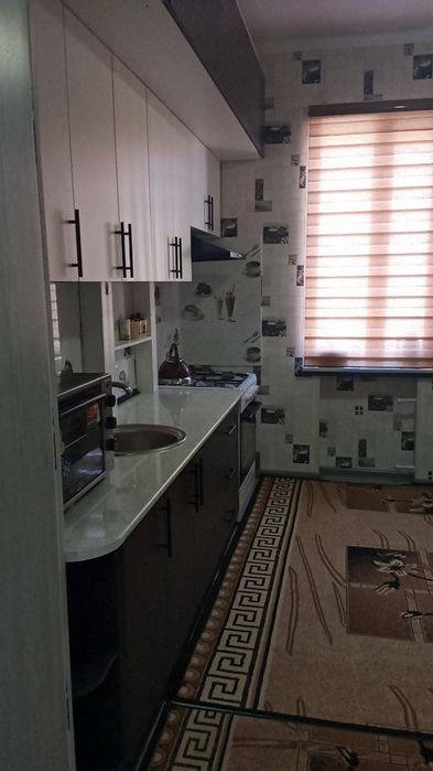 Навастройка дом сотилади
5- этаж
3 хонали 
Уйдаги хамма