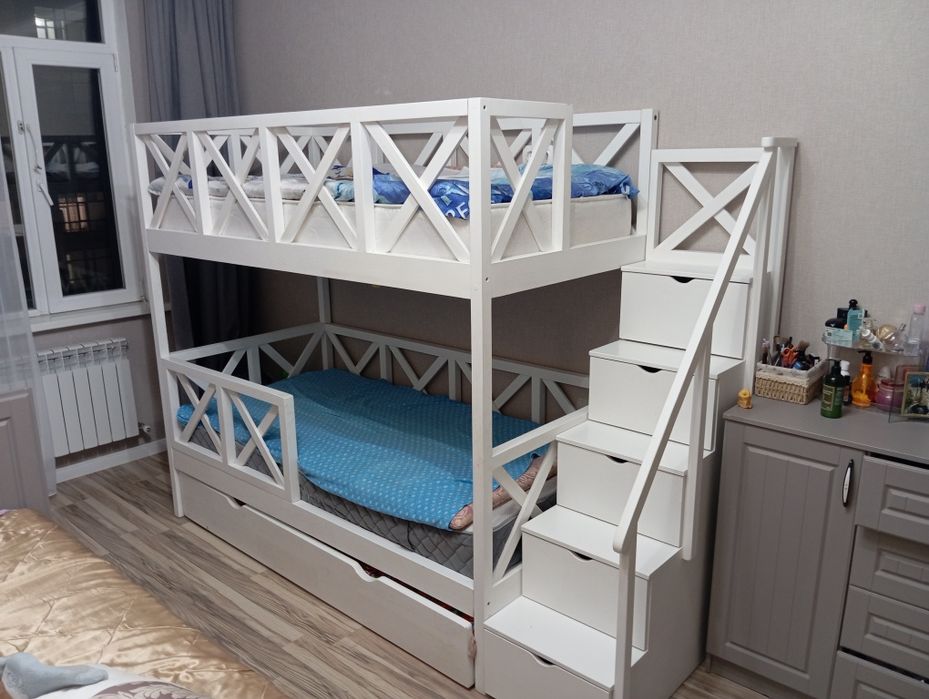 Продам 3 ярусную кровать