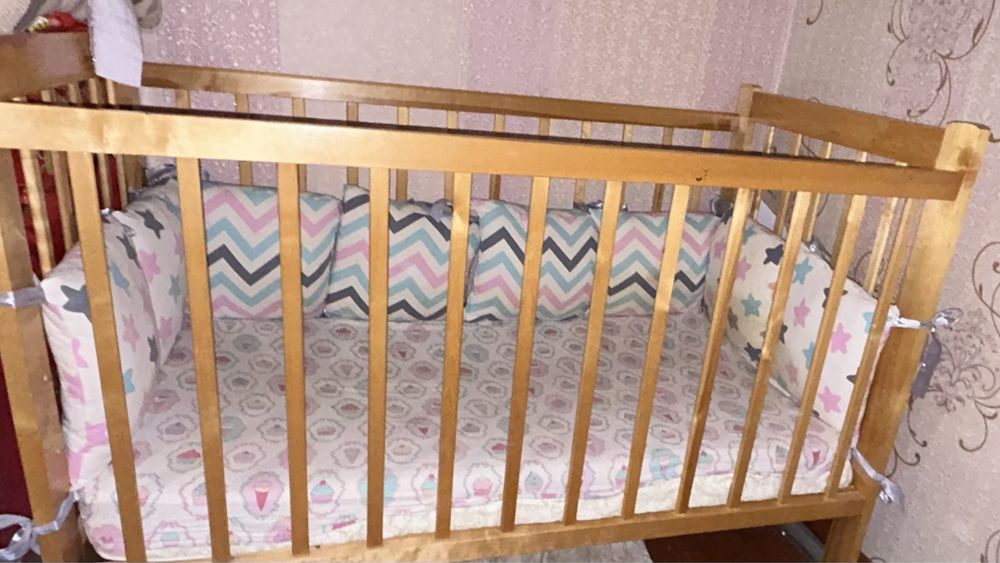Продам детскую кроватку