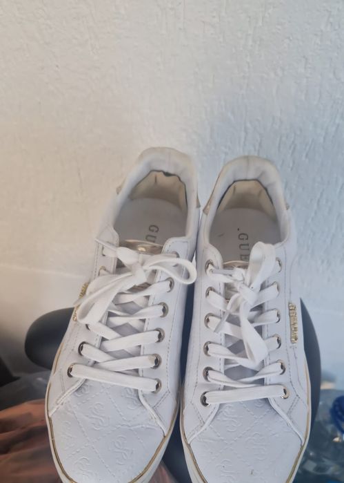 Adidasi guess, mărimea 39.
