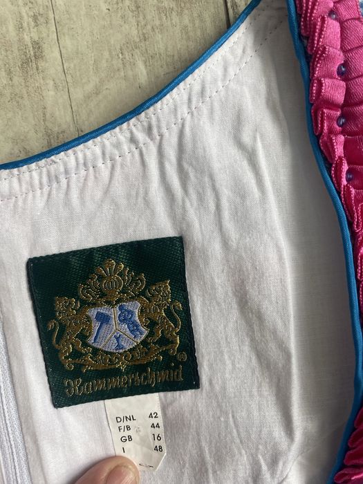 Rochie dirnl traditionala bavareza