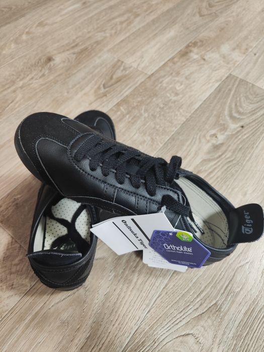 Продам кроссовки