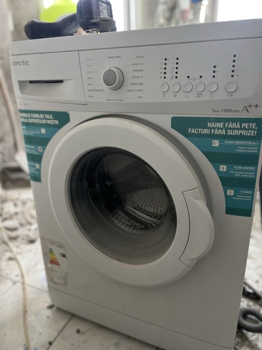 Frigider, masină de spalat rufe , aragaz