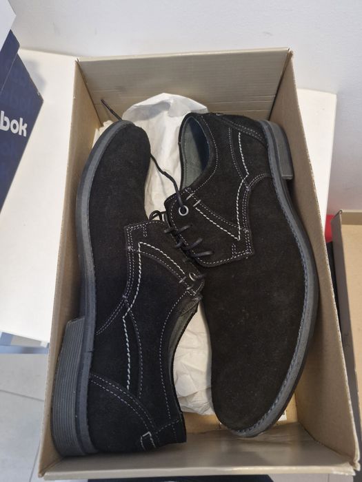 Vând pantofi din piele întoarsă ecologica