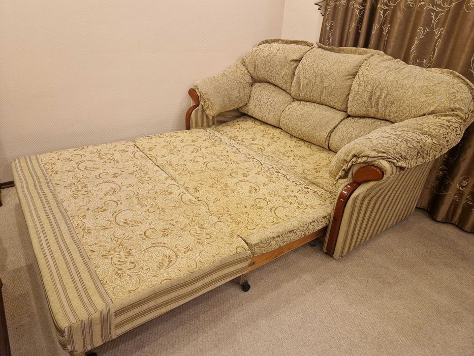 Продам б/у диван