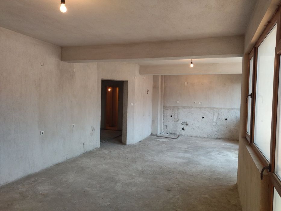 Продавам етаж от кооперация с акт 16 в гр.Петрич