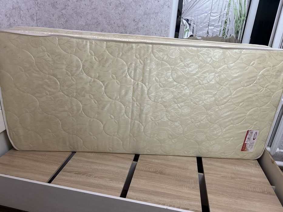 Кровать одноместный с матрасом