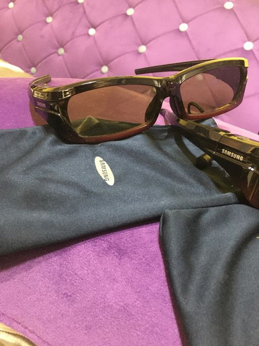 Очки 3 Д Самсунга 2 пары работают на зарядке